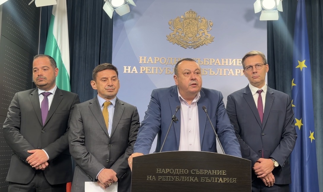 ДПС с разкрития за връзките на висшия ешалон на Прогресивна България с фирма за мантинели