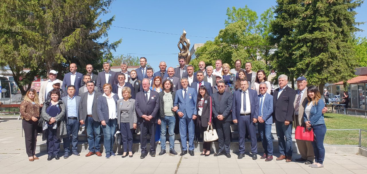 IMG 1ed6c44ffc4855889e5f270bf71eb704 V