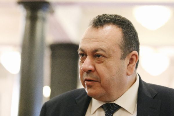 Хамид Хамид пита Демерджиев за всички срещи в качеството му на министър на вътрешните работи в административните сгради на МВР  за периода от датата на полагането на клетва до сега
