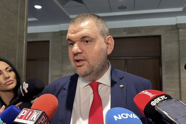 Делян Пеевски, лидер на ДПС: Управляващите готвят грабеж от магистрали и мантинели с анекси с 300% за “Хемус” и 160% за мантинели!