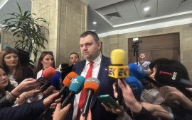 DPS ve DPS-Yeni Başlangıç Parlamento Grubu lideri Delyan Peevski: Rusya yanlısı partilerin bir başka başarısızlığı. Parlamentoda gereksizler!