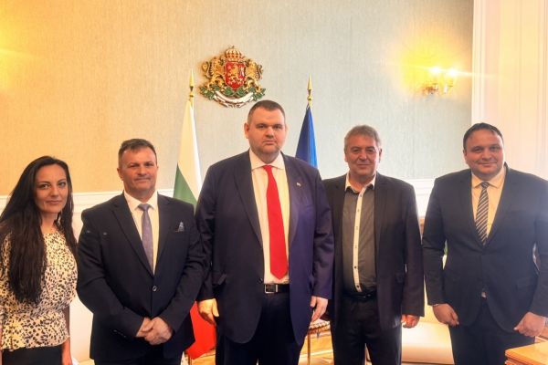 Делян Пеевски, лидер на ДПС и ПГ на ДПС-НОВО НАЧАЛО прие трима кметове в стратегията за ново начало на регионите