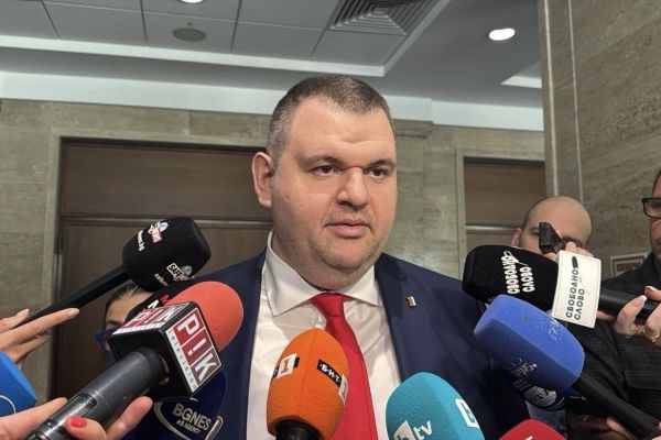 Делян Пеевски, лидер на ДПС и ПГ на ДПС-НОВО НАЧАЛО: Купонът се отменя, чичо Румен да връща кетъринга! Избори няма да има!
